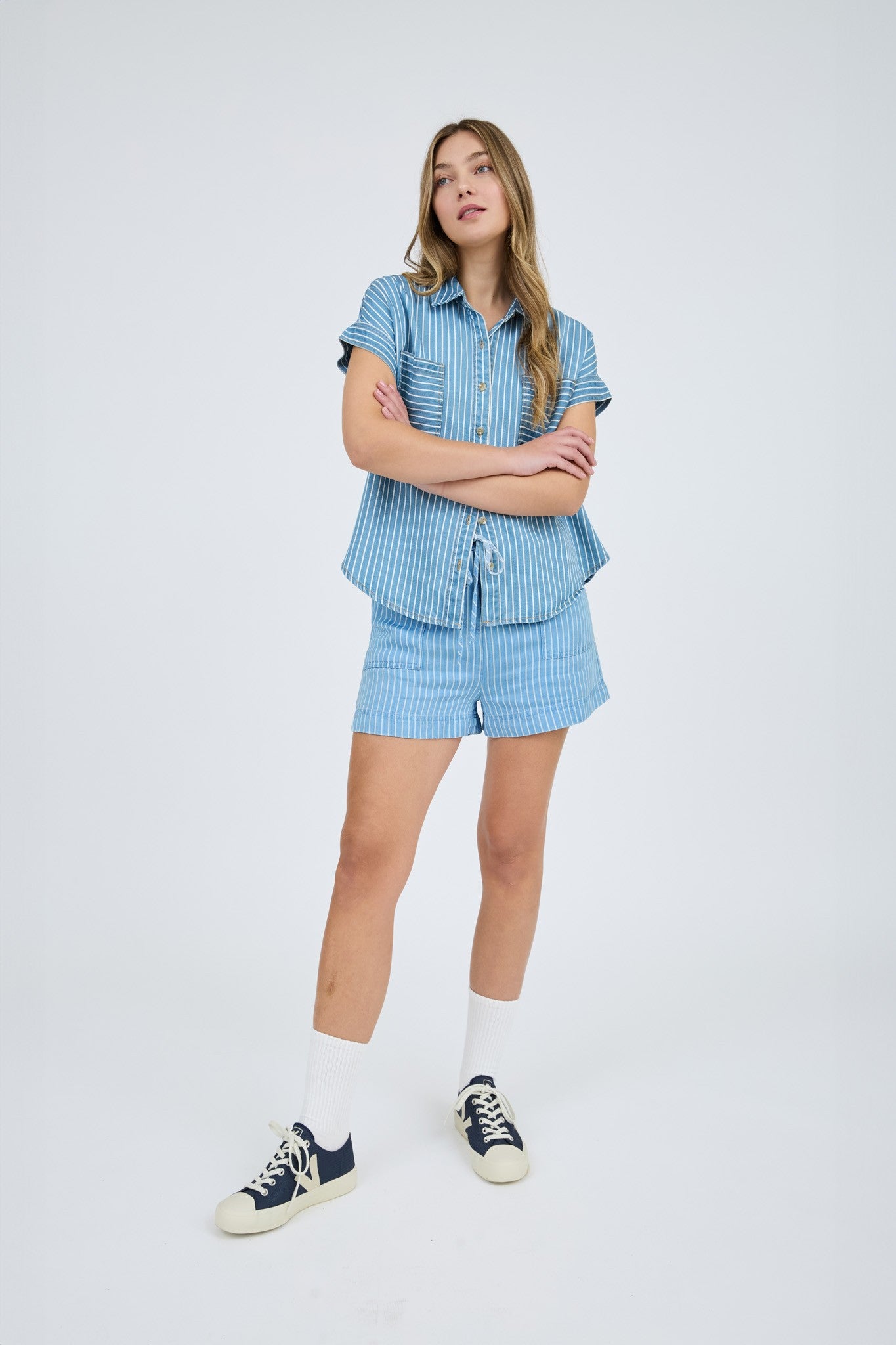 PINSTRIPE CHAMBRAY BUTTON UP TOP