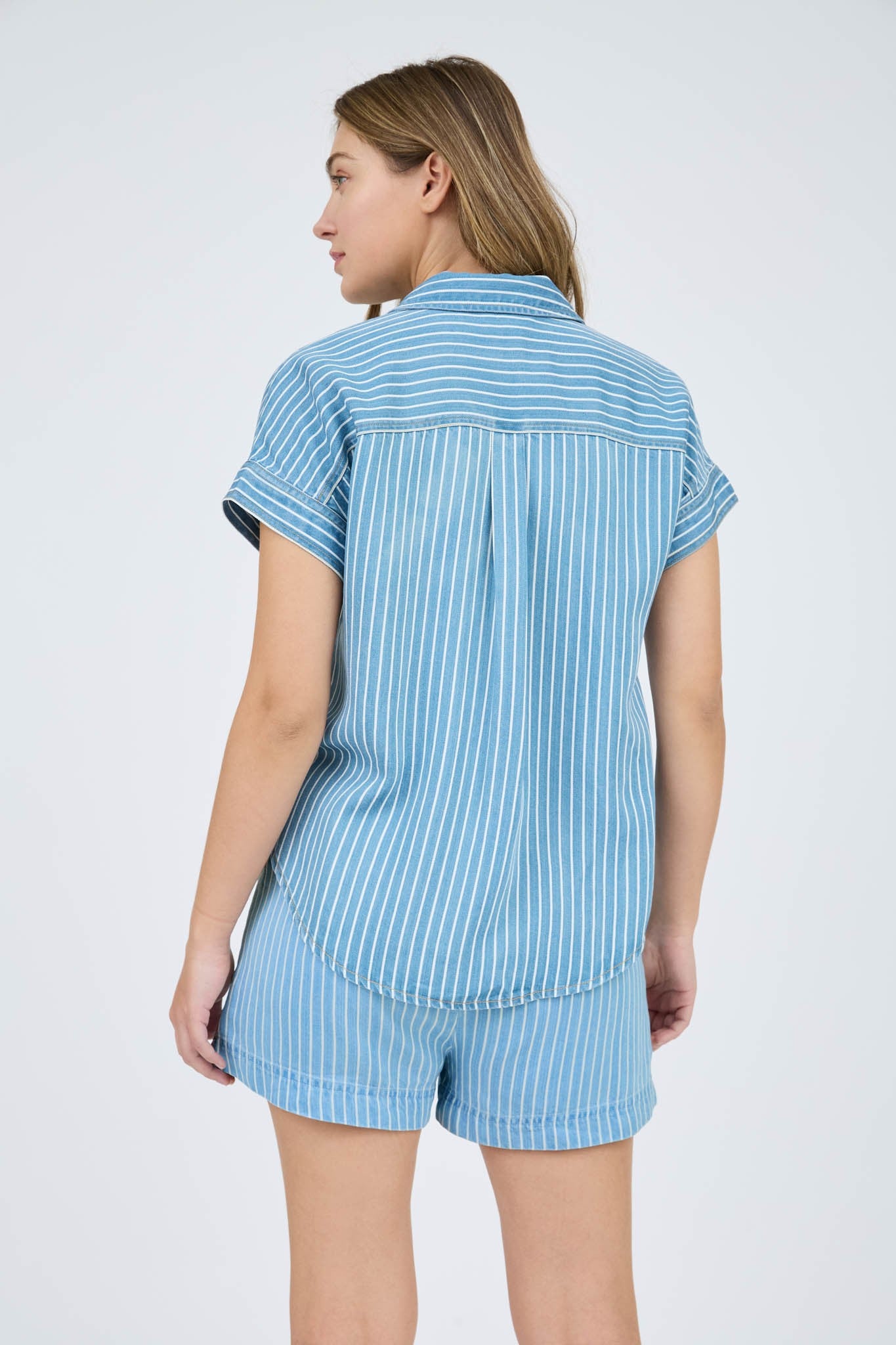 PINSTRIPE CHAMBRAY BUTTON UP TOP