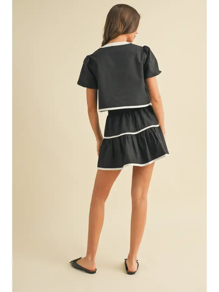 CONTRAST TIE PUFF SLEEVE TOP