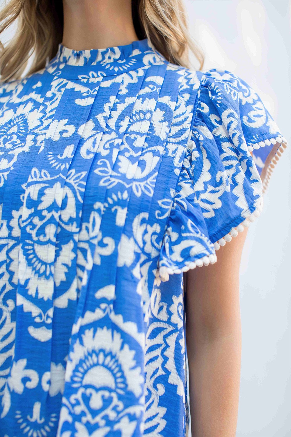 PLEATED FLUTTER SLEEVE PRINT TOP