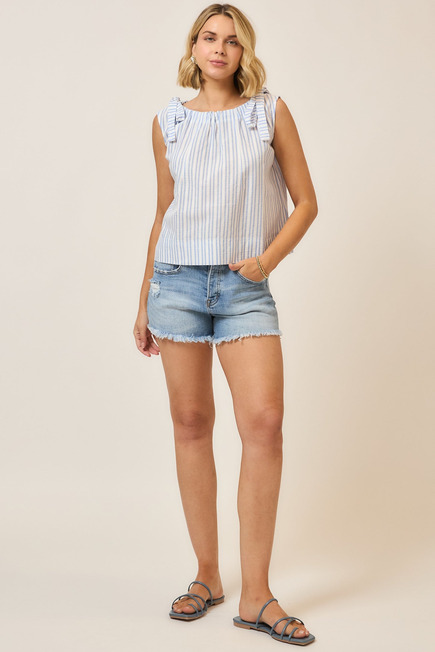 RUCHED NECK SLEEVELESS TOP