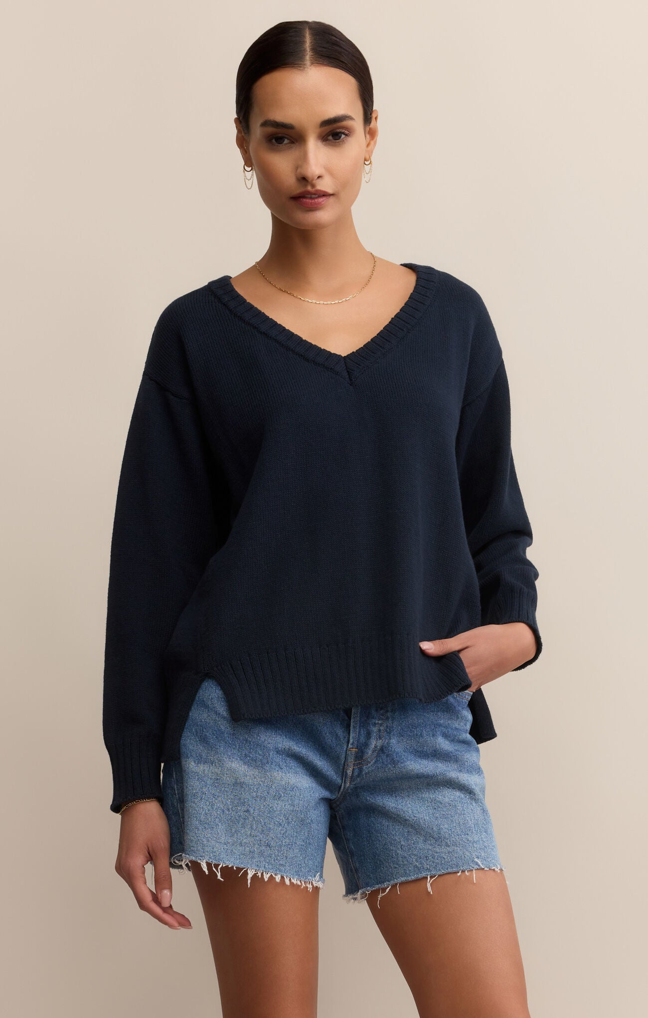 ALL AROUND VNECK SWEATER