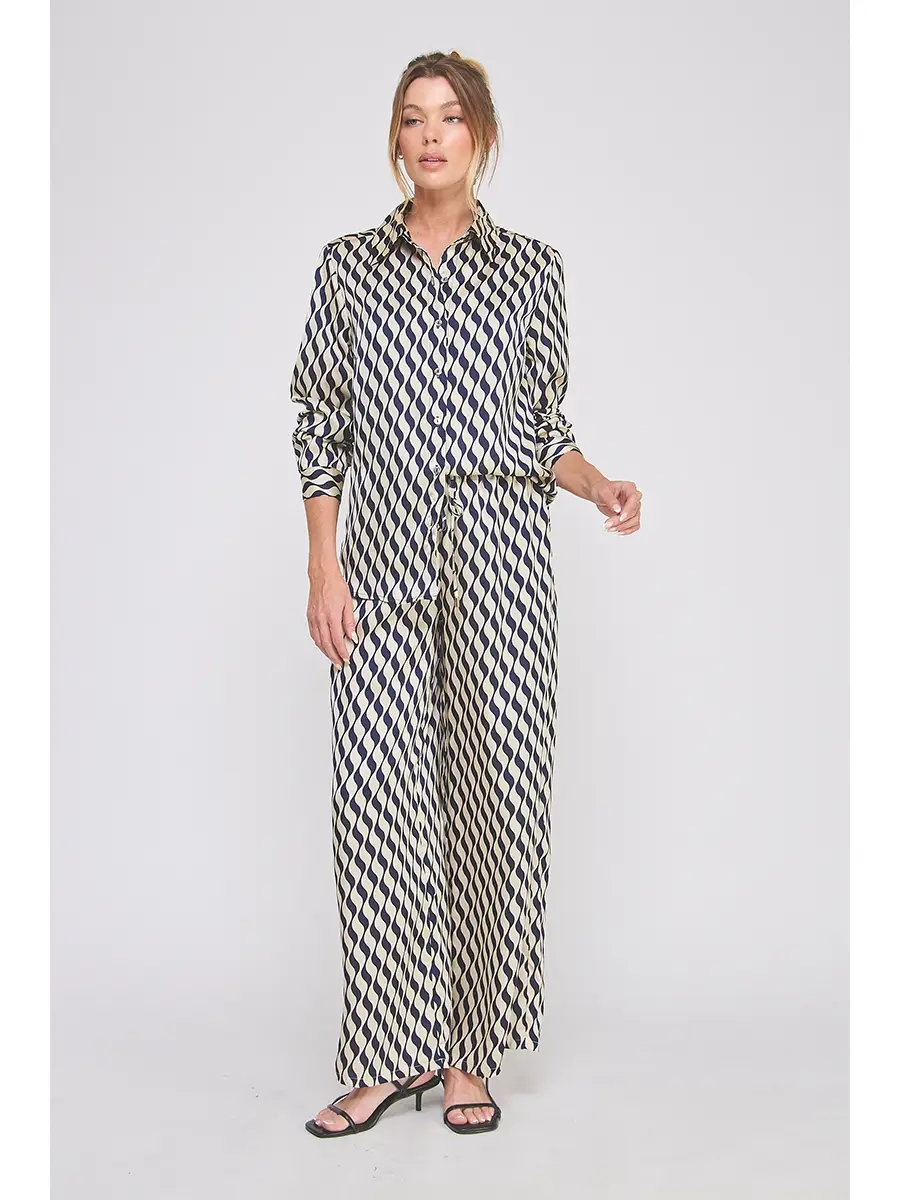 WAVY PRINT SATIN PRINT BUTTON UP