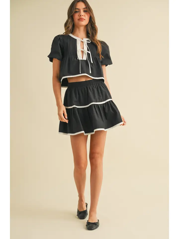 CONTRAST TIE PUFF SLEEVE TOP