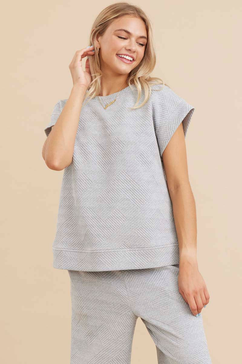 TEXTURED SHORT SLEEVE TOP