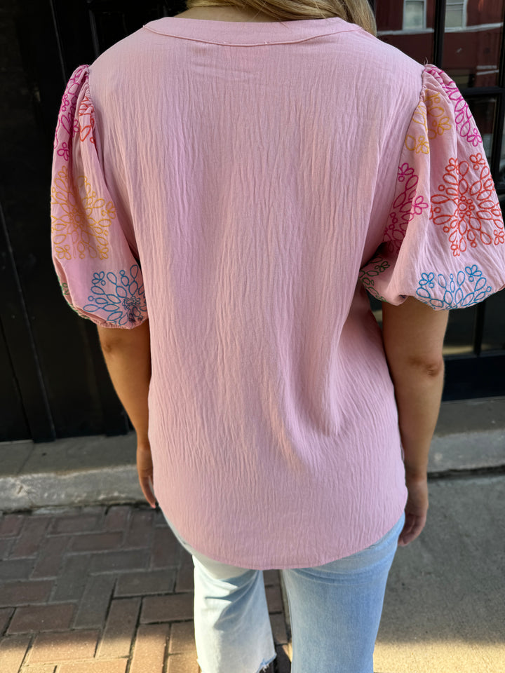 EMBROIDERED FLORAL SLEEVE TOP