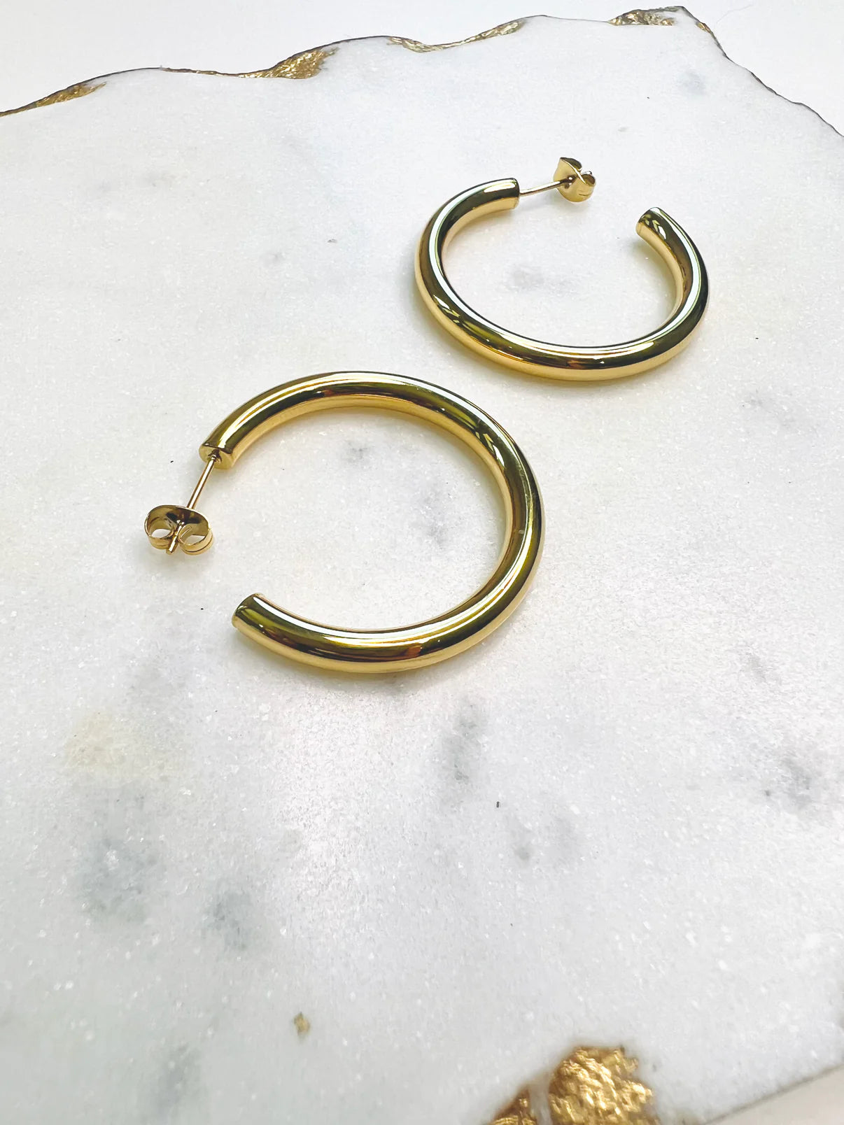 THIN LARGE HOOPS