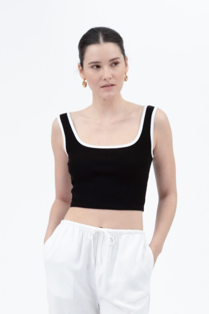 CONTRAST TRIM SLEEVELESS KNIT CROP TOP