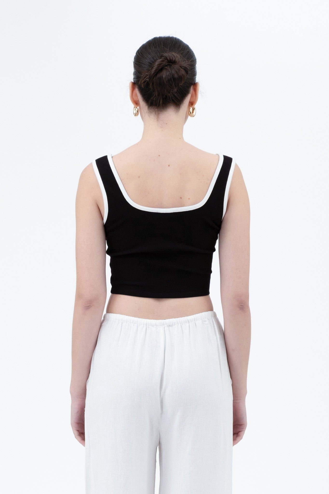 CONTRAST TRIM SLEEVELESS KNIT CROP TOP