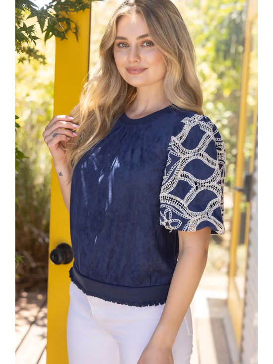 Floral crochet bubble-sleeve detail