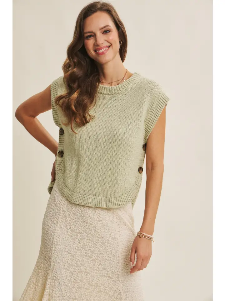 SIDE BUTTON VEST TOP