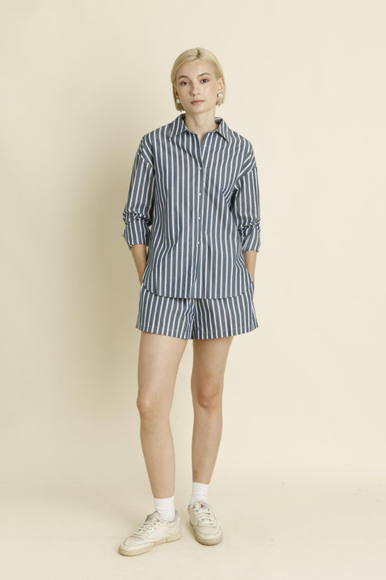 STRIPED LONG SLEEVE BUTTON UP SHIRT