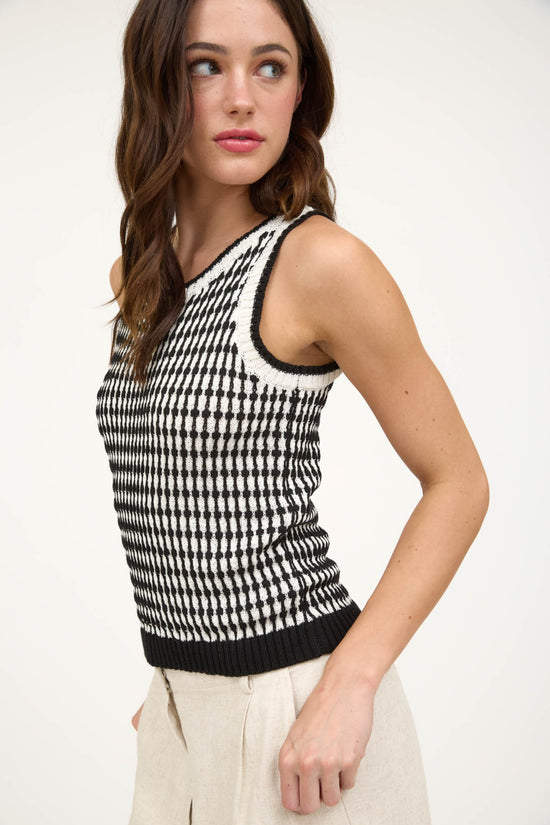 SLEEVELESS PULLOVER VEST TOP