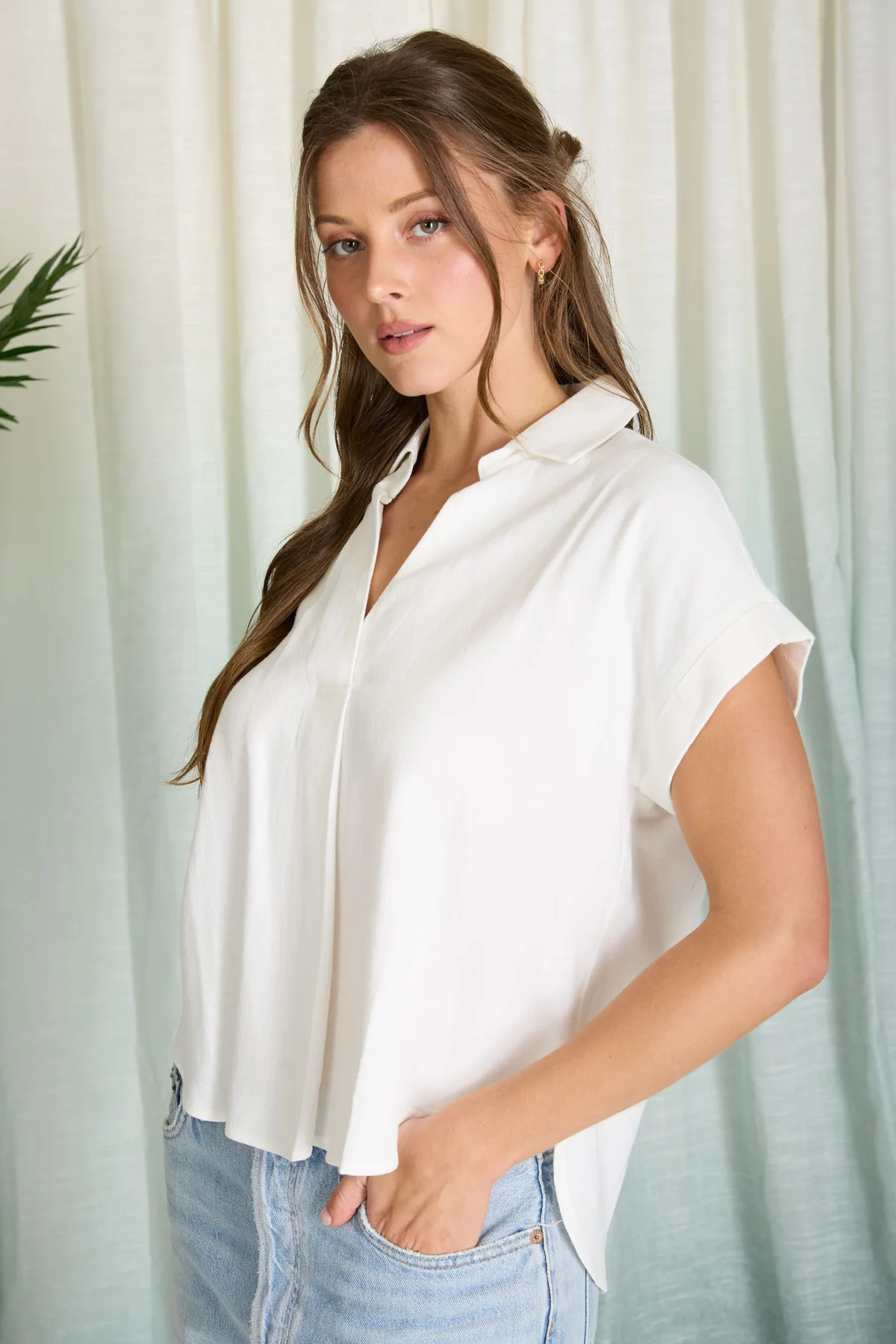 COLLARED U HEM LINEN TOP