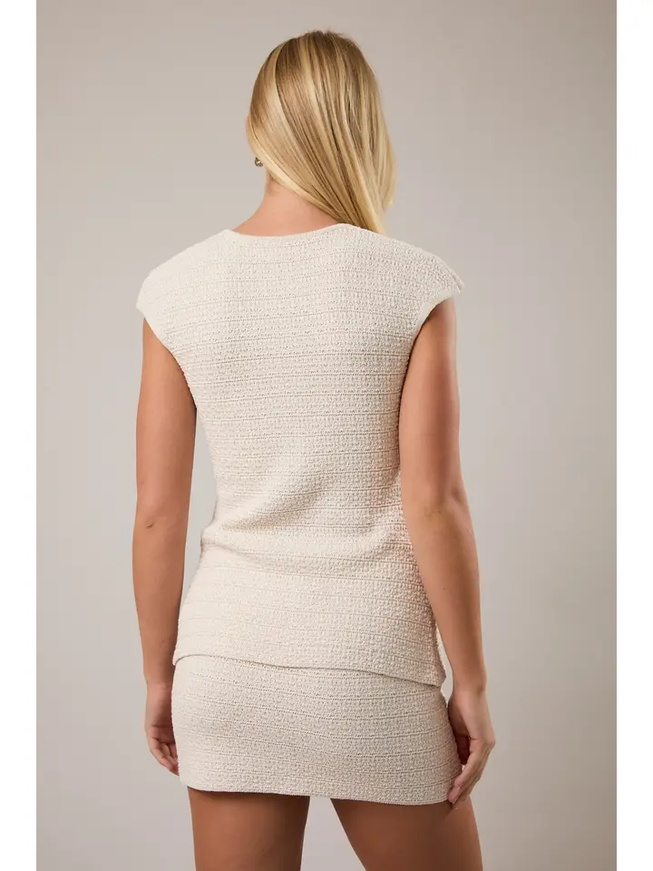 EXTENDED SHOULDER BUTTON UP KNIT TOP