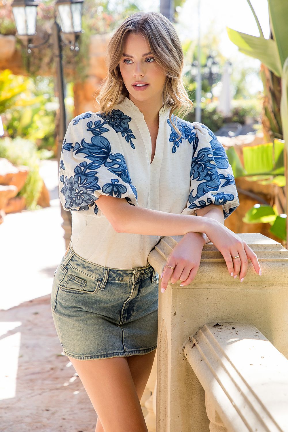 EMBROIDERED PUFF SLEEVE TOP