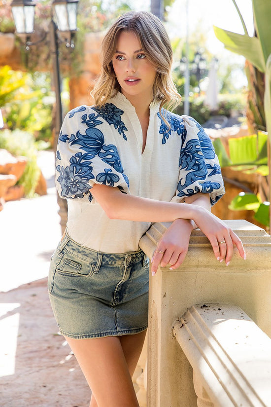 EMBROIDERED PUFF SLEEVE TOP