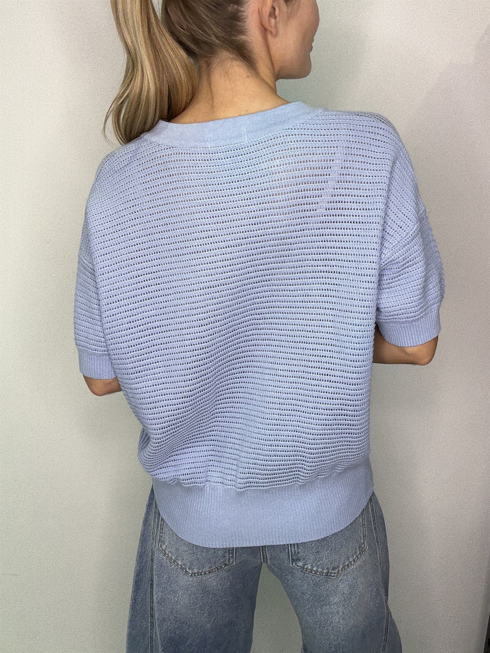 VNECK BUTTON DETAL TOP