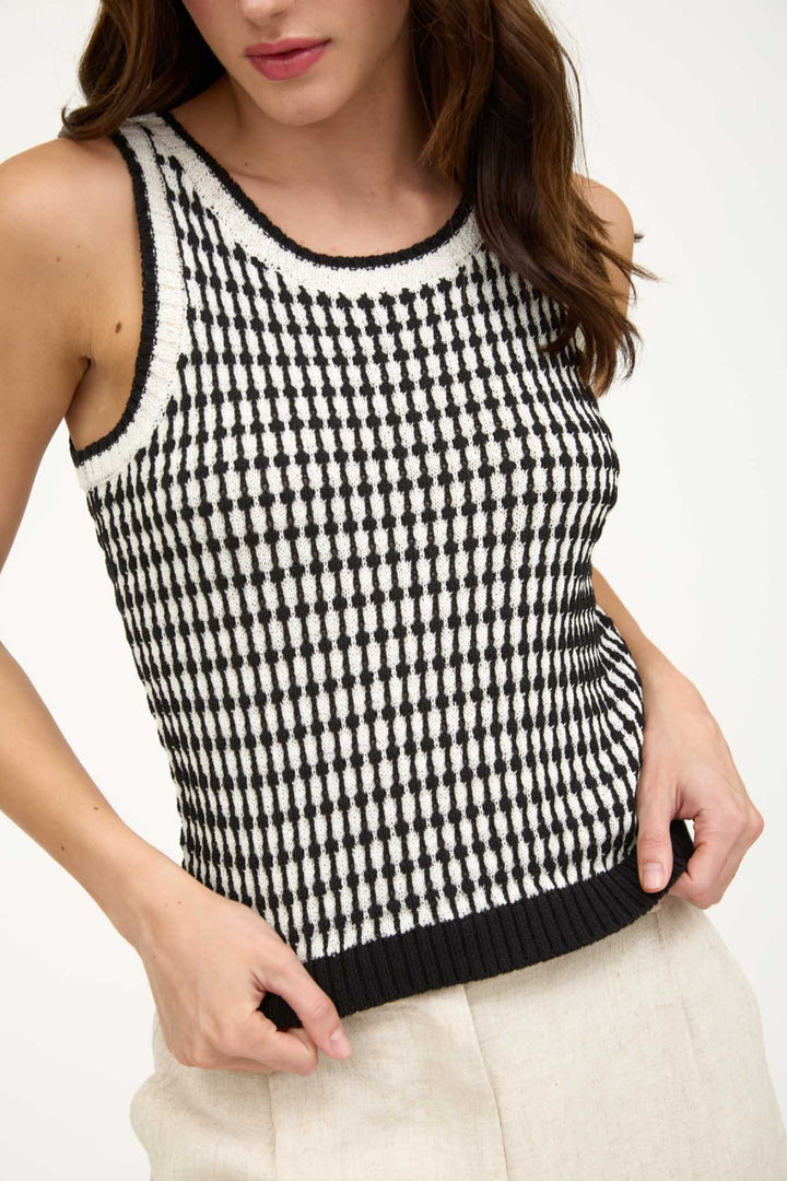 SLEEVELESS PULLOVER VEST TOP