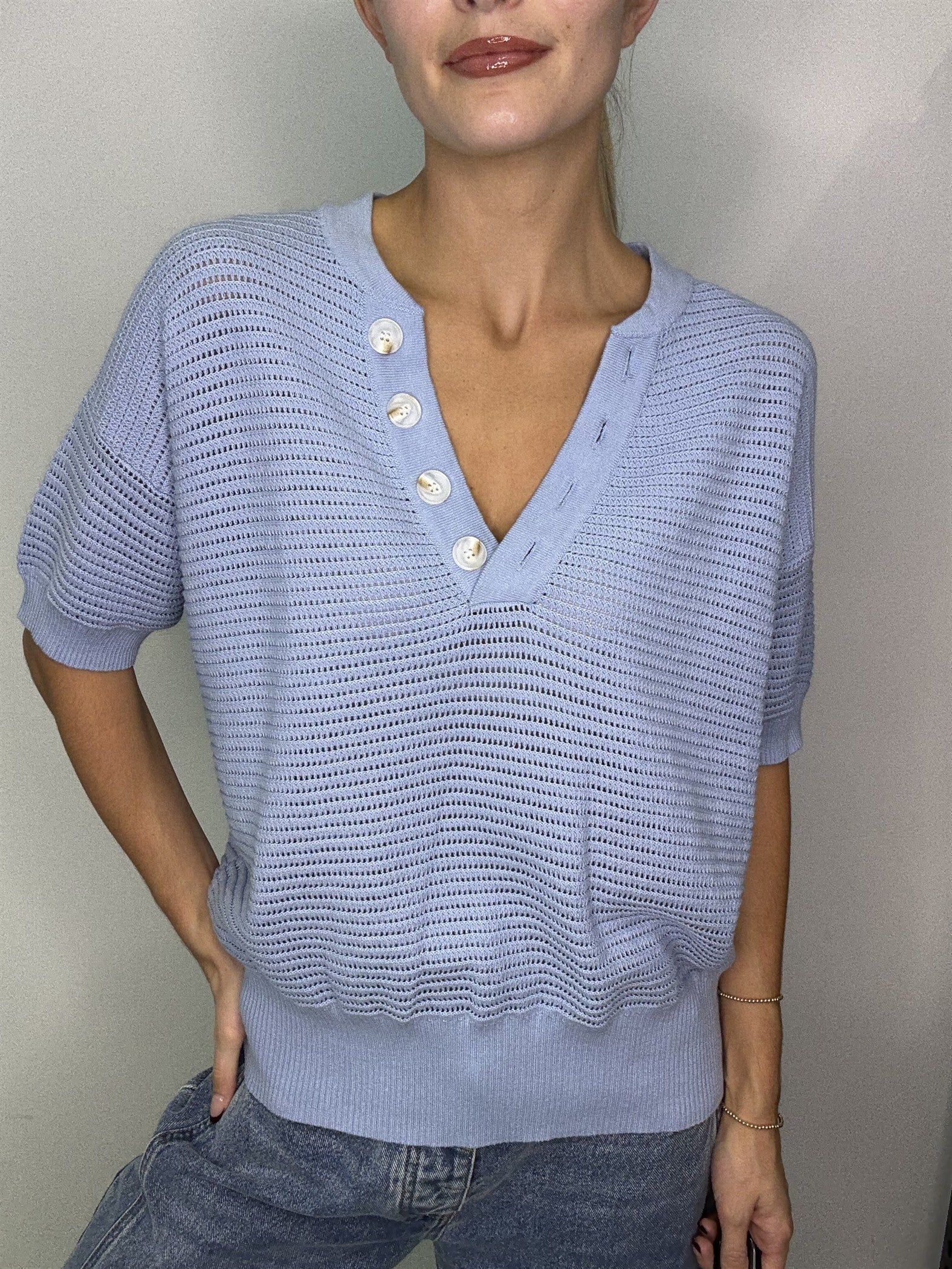 VNECK BUTTON DETAL TOP