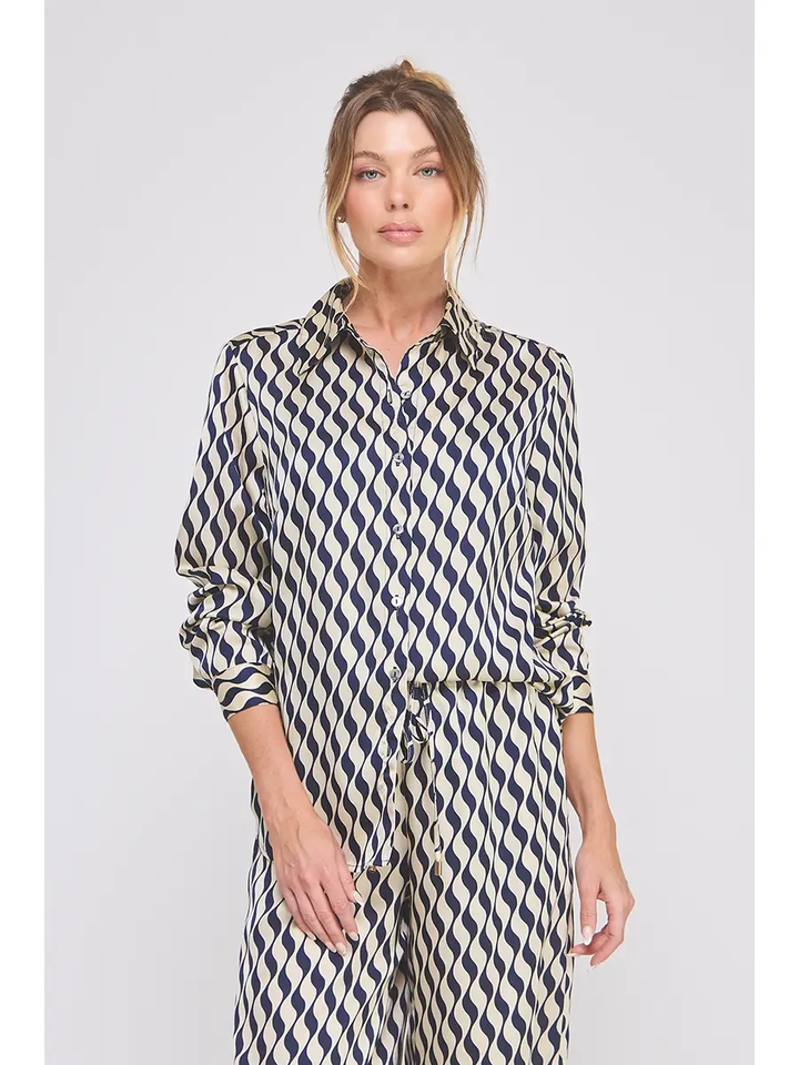 WAVY PRINT SATIN PRINT BUTTON UP
