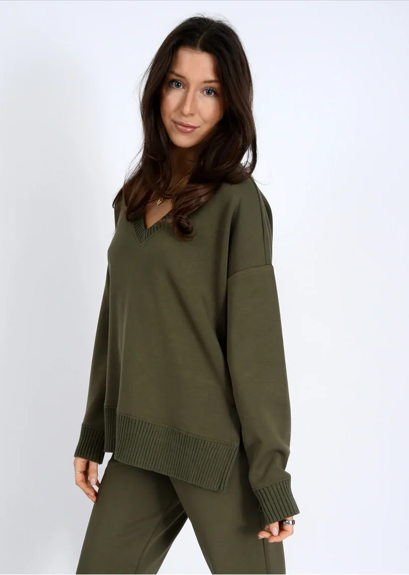 VIXIE VNECK RIB SWEATSHIRT