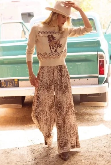 HORSE LONG SLEEVE SWEATER