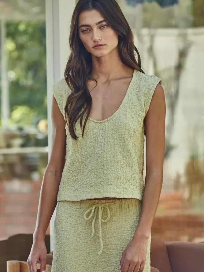 TEXTURED SLEEVELESS TOP