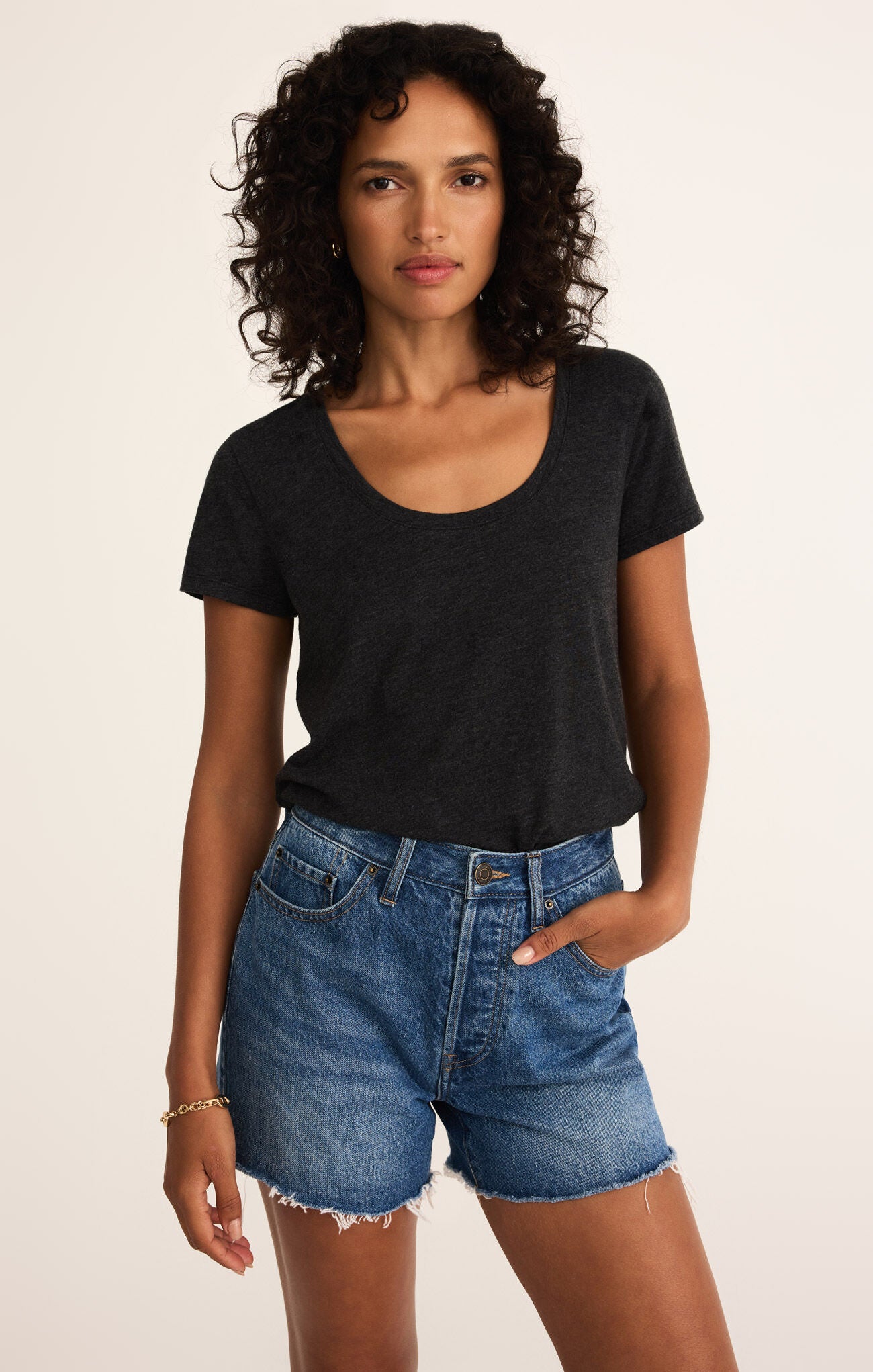 ANYWHERE SCOOP TEE