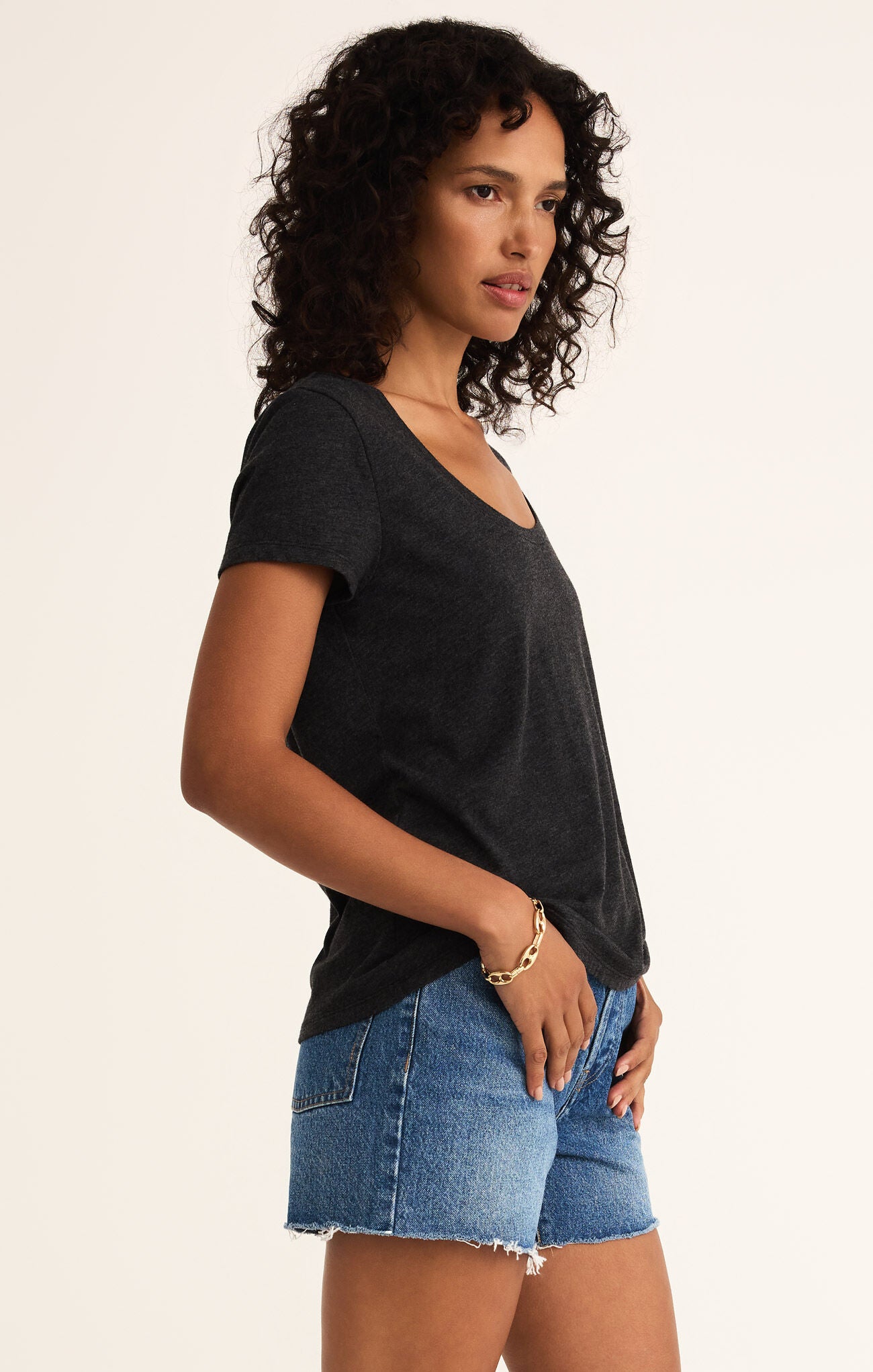 ANYWHERE SCOOP TEE