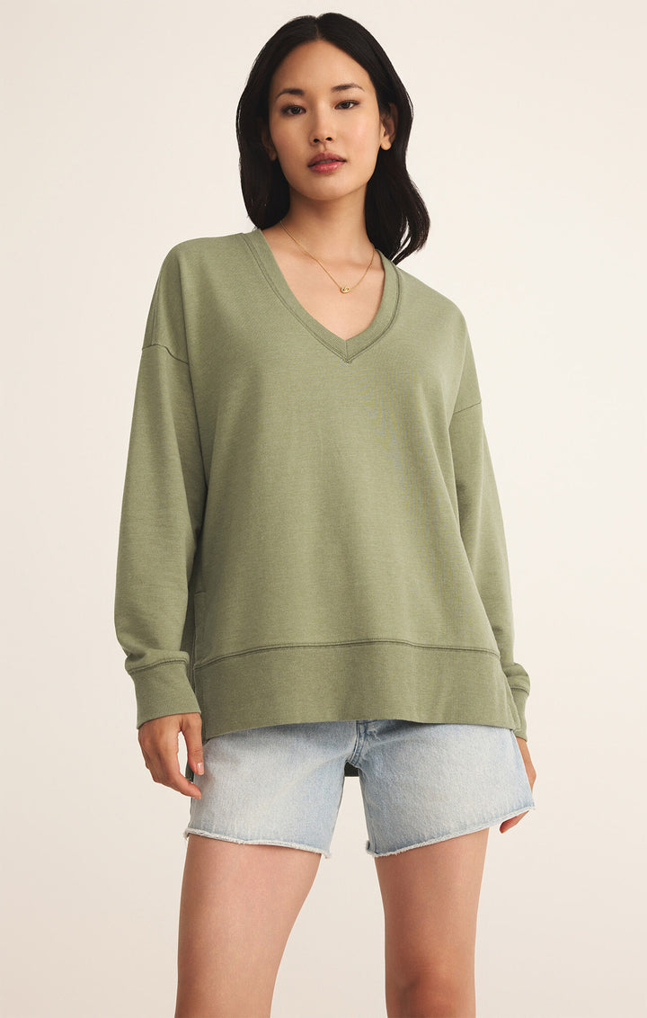 MODERN V-NECK WEEKENDER