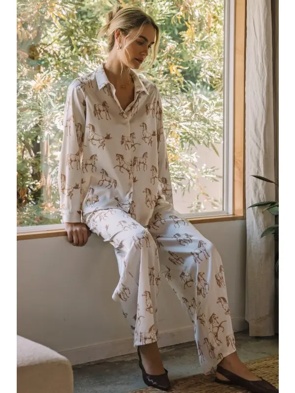 HORSE PRINT BUTTON DOWN SHIRT