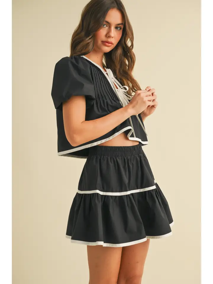 CONTRAST TIE PUFF SLEEVE TOP