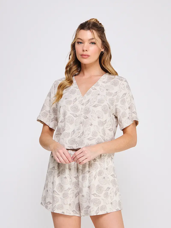 SEASHELL PRINT LINEN V NECK TOP