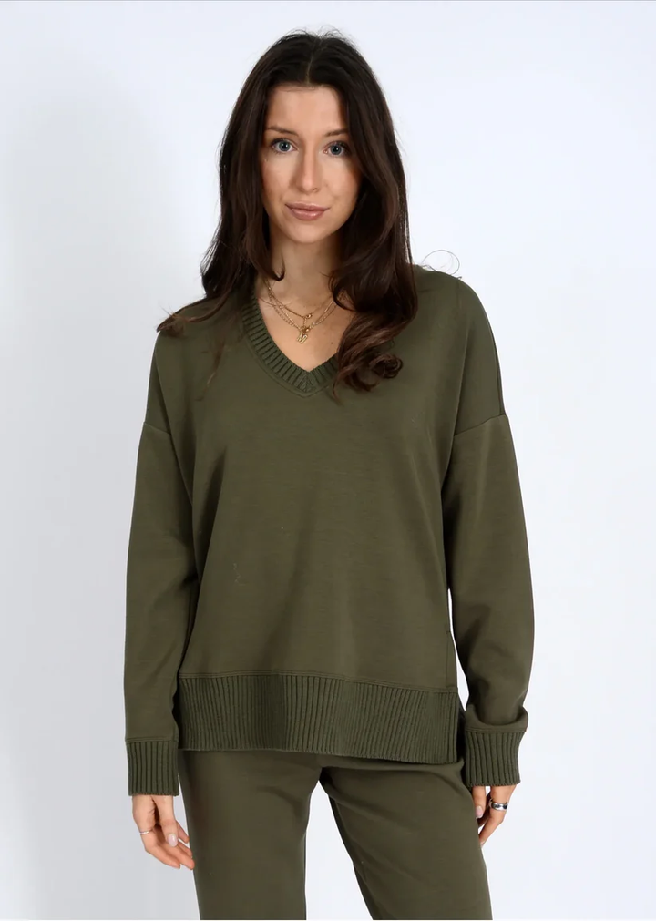 VIXIE VNECK RIB SWEATSHIRT