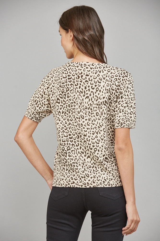 ANIMAL PRINT SHORT SLEEVE KNIT TOP