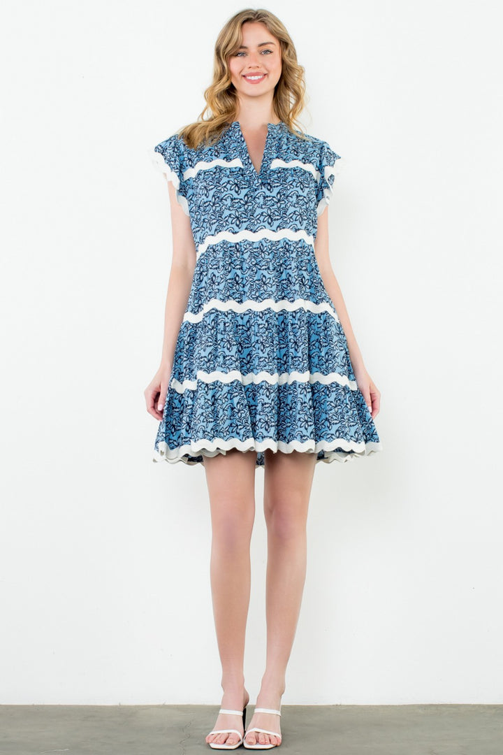 WAVE TRIM FLUTTER SLEEVE PRINT DRESS