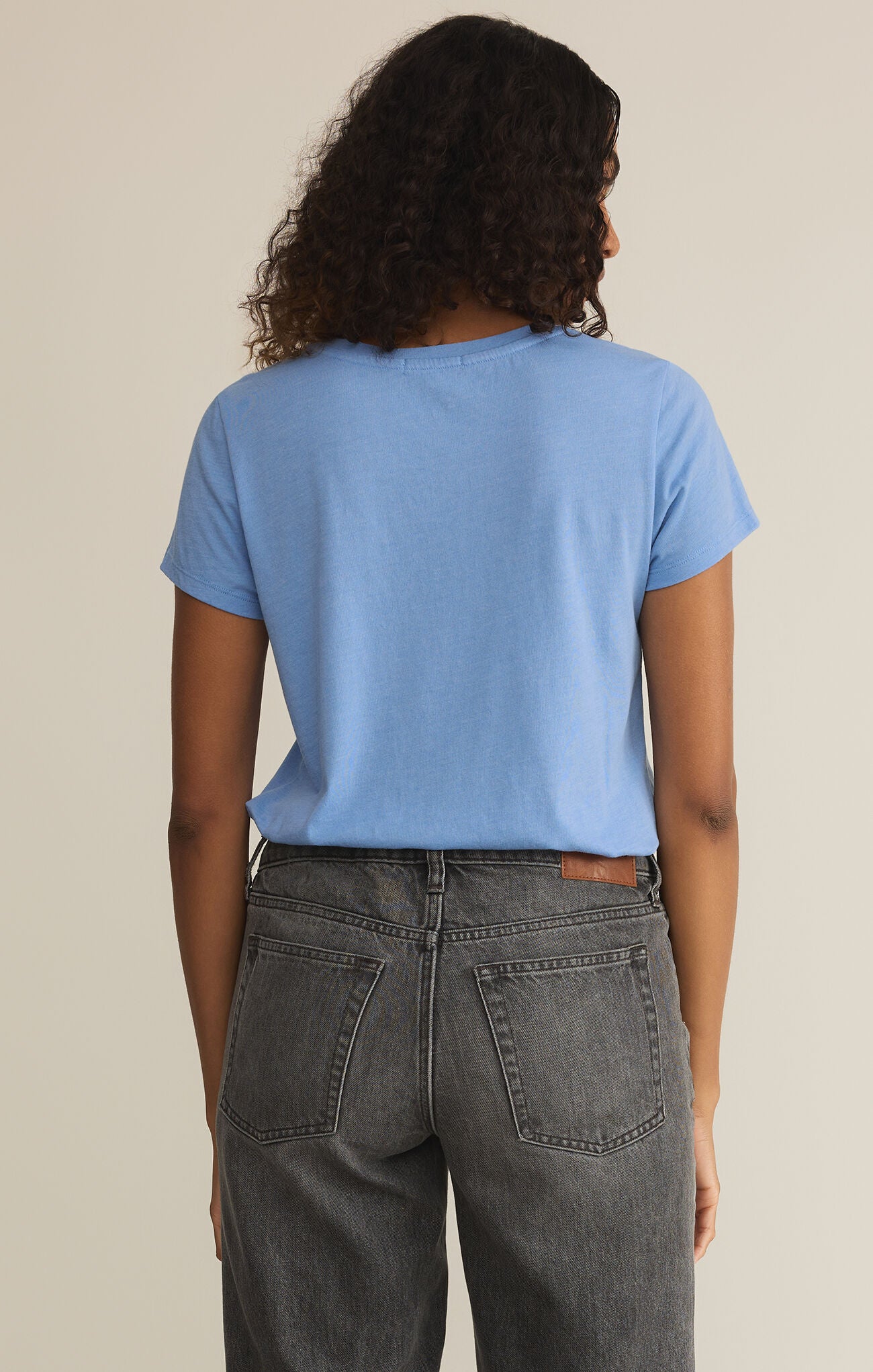 ANYWHERE SCOOP TEE
