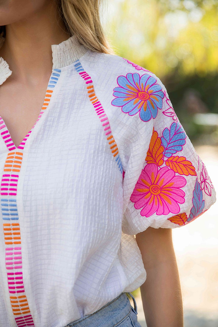 EMBROIDERED FLOWER PUFF SLEEVE TOP