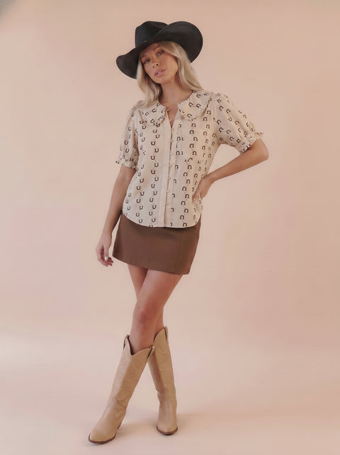 Ecru horseshoe-print collared short-sleeve top, front view
