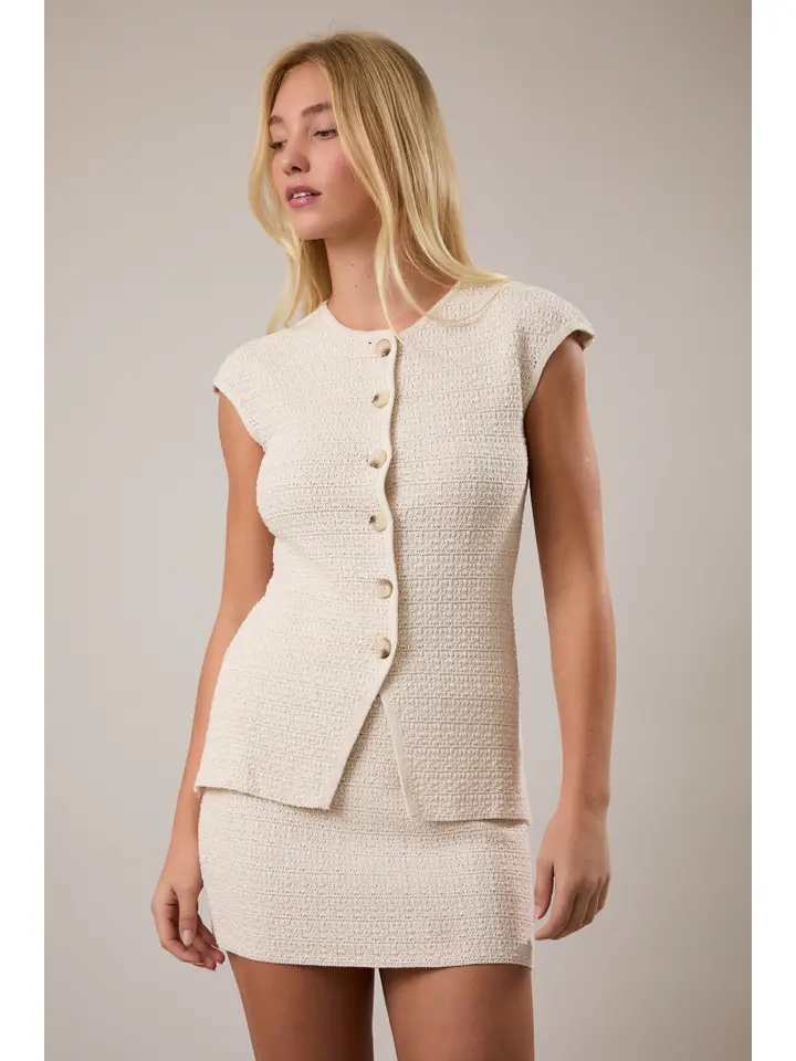 EXTENDED SHOULDER BUTTON UP KNIT TOP