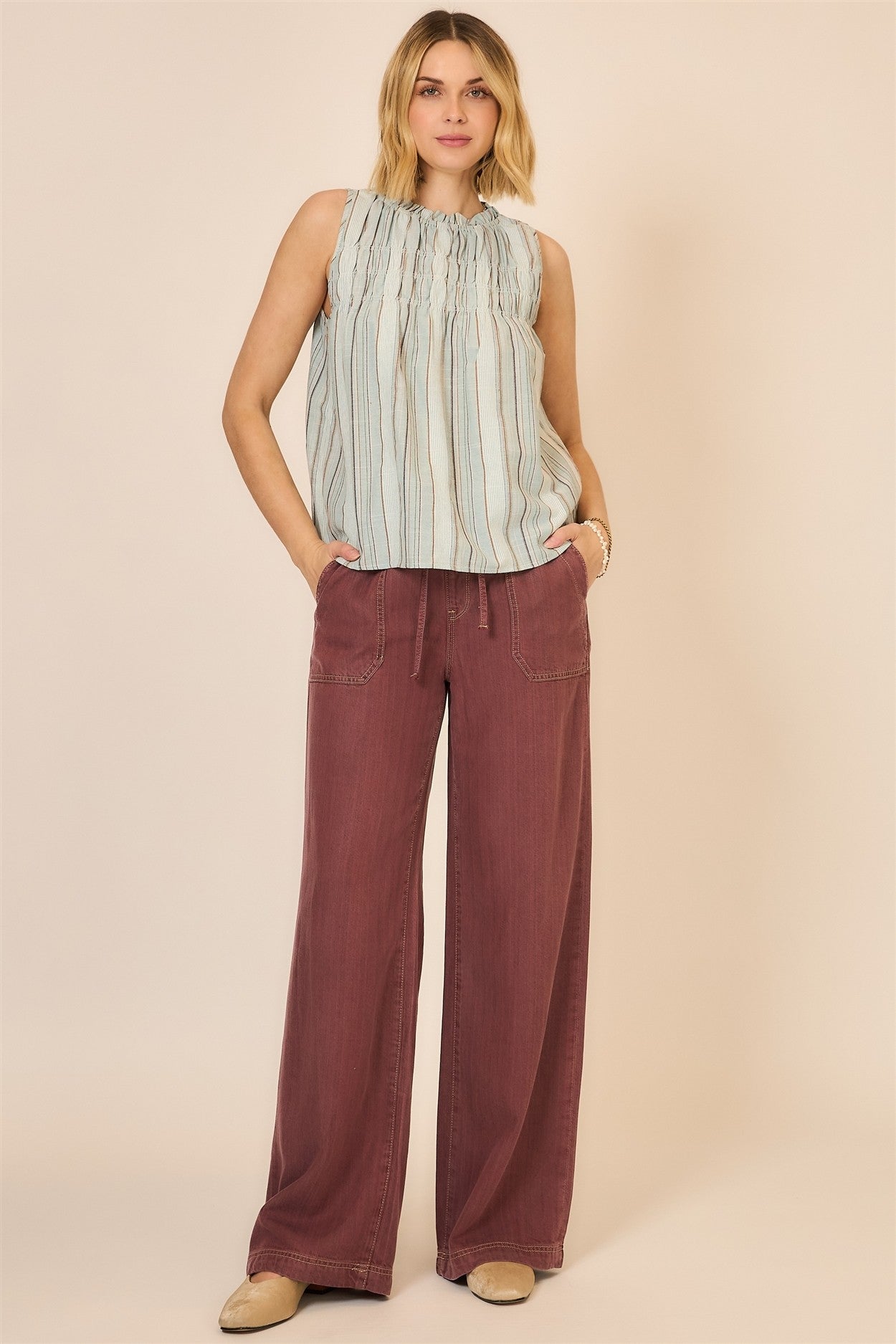 STRIPE SMOCKED SLEEVELESS TOP