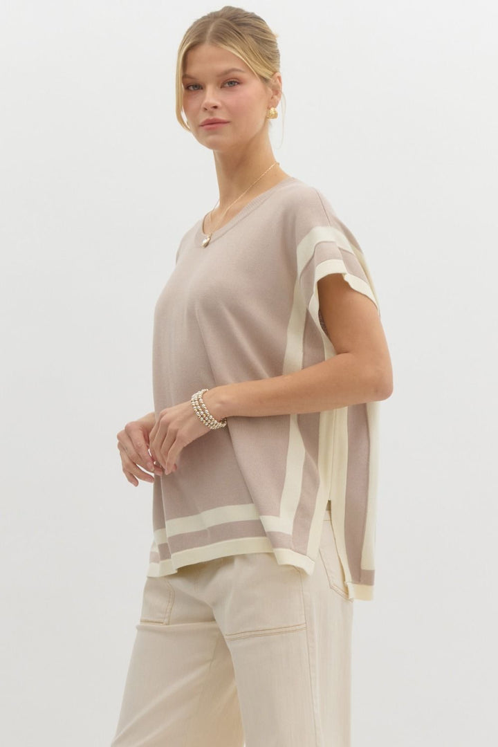 KNIT TOP WITH STRIPE OUTLINE DETAIL