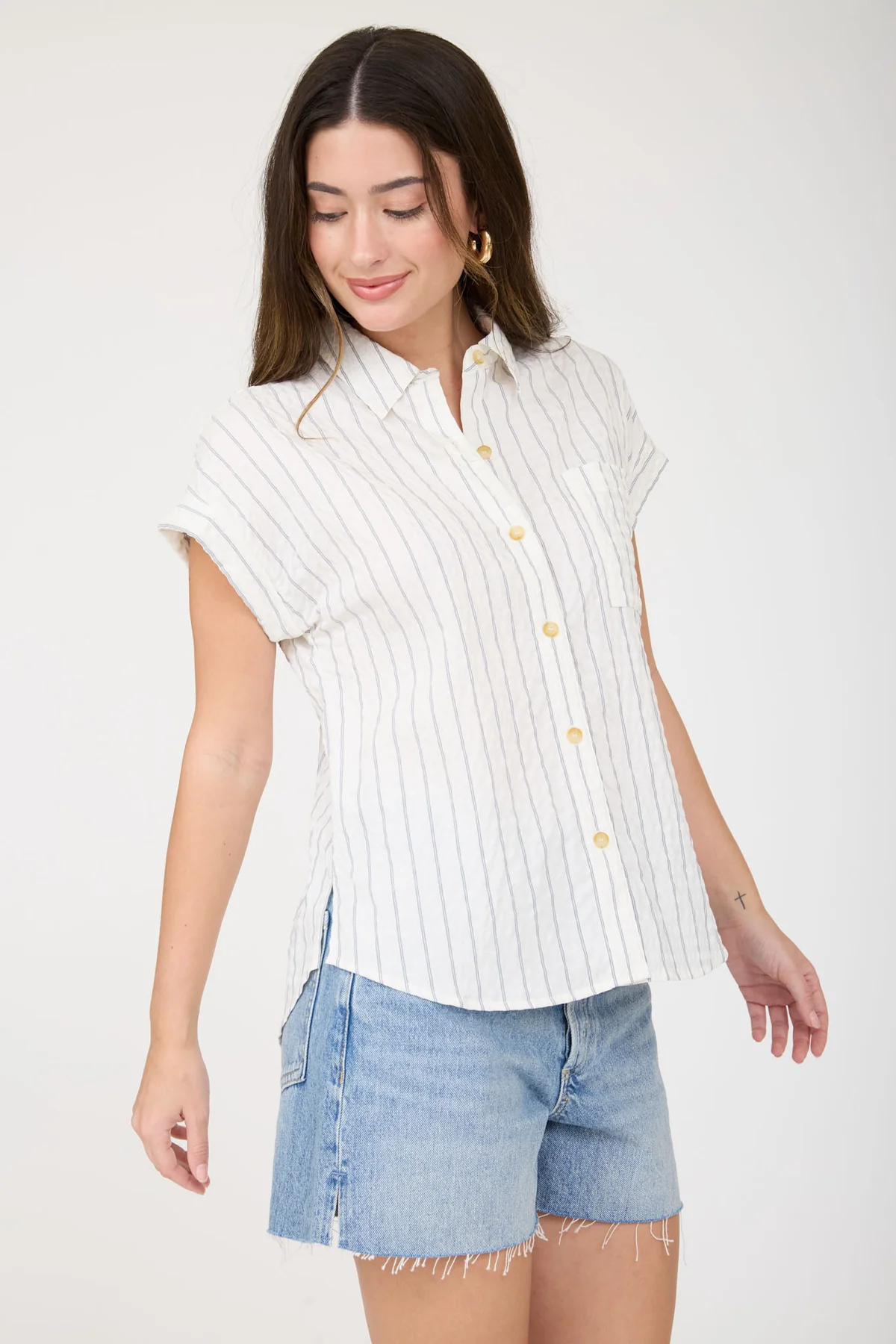 STRIPE EXTENDED SHOULDER COLLARED SHIRT