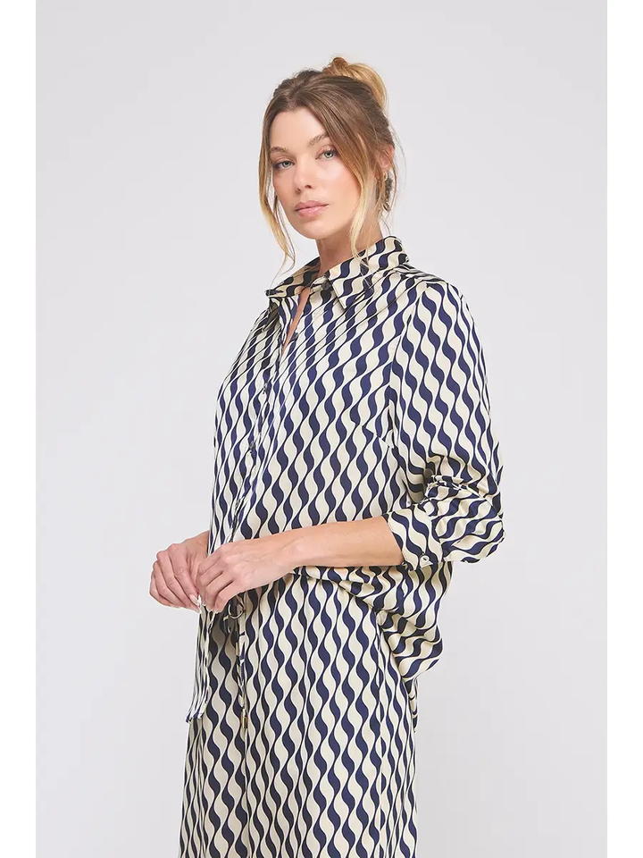 WAVY PRINT SATIN PRINT BUTTON UP