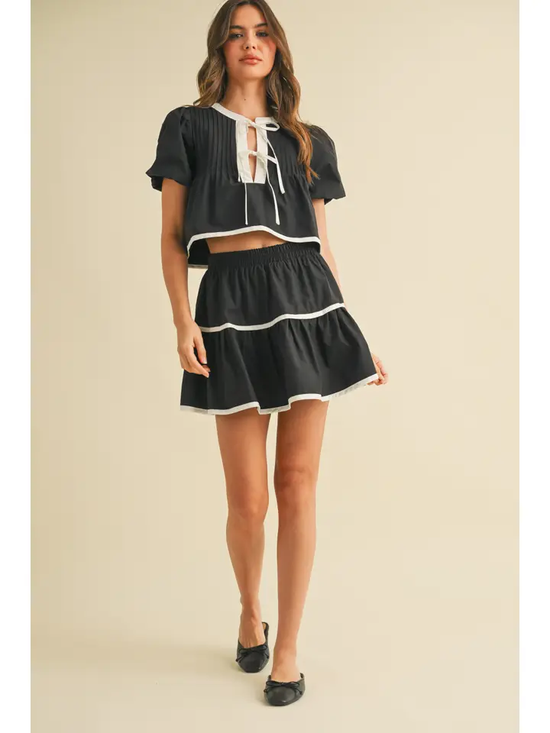 CONTRAST TIE PUFF SLEEVE TOP